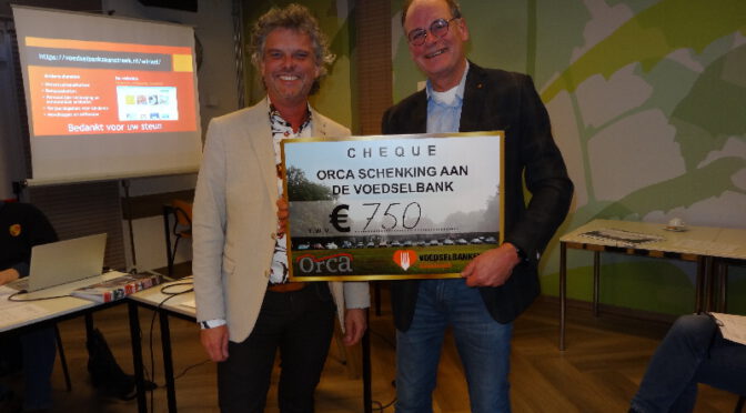 ALV Orca met cheque voor Voedselbank