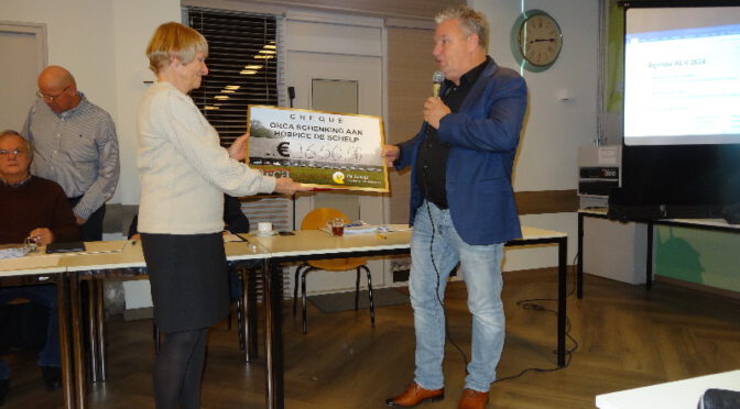 Goede Doelen cheque voor hospice De Schelp